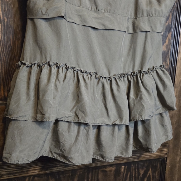 Banana Republic Sage Silk  Ruffled Tiered Crossback Straps Top - Picture 3 of 13